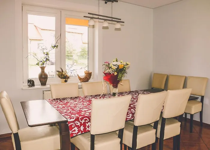 Prázdninový dům Dom Z Basenem I Sauna Ika